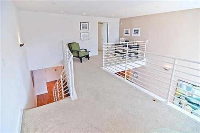 Building Photo - Bi-level Live/Work Loft w/Enclosed Primary...