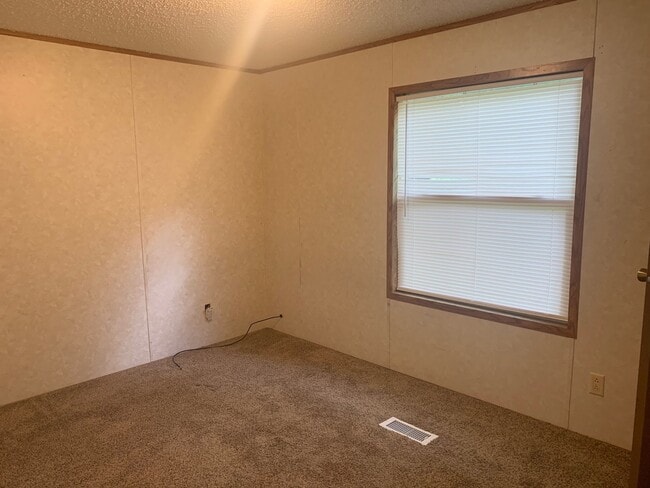 Building Photo - $250 OFF FIRST MONTH'S RENT - Country living!