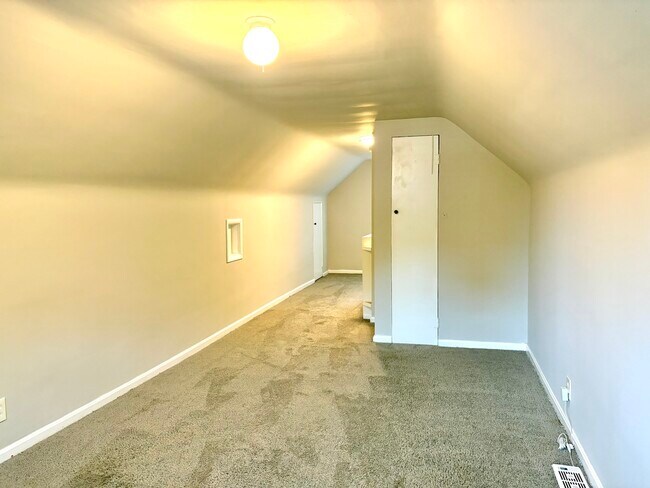 Building Photo - 1379 Adams Rd