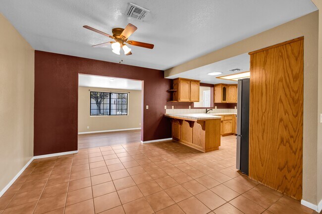 Building Photo - 57815 Desert Gold Dr