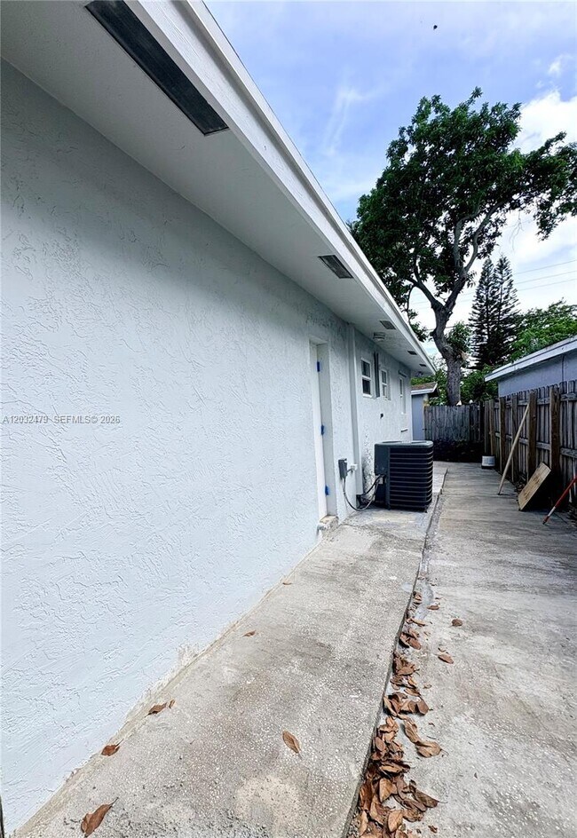 Building Photo - 1116 N 61st Ave