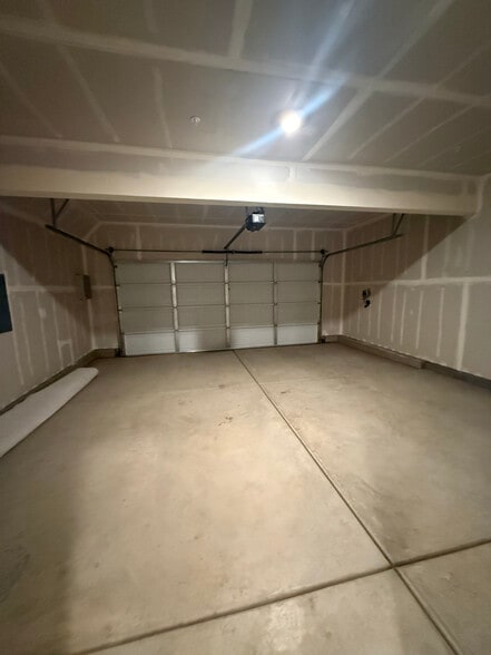 Building Photo - 874 Pico Pl