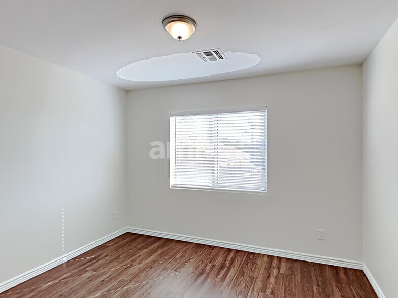 Building Photo - 11173 W Madeline Christian Ave