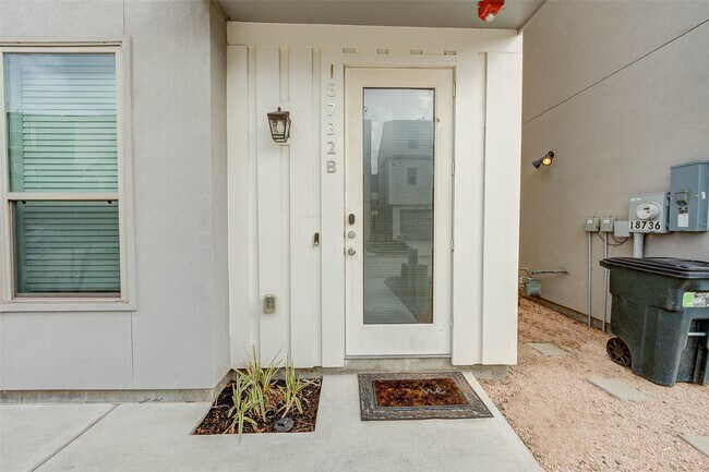 Building Photo - 18732 Centro Main St