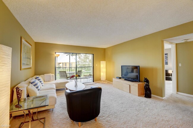 Building Photo - 2 br, 2 bath Condo - 14425 Strathmore Ln A...