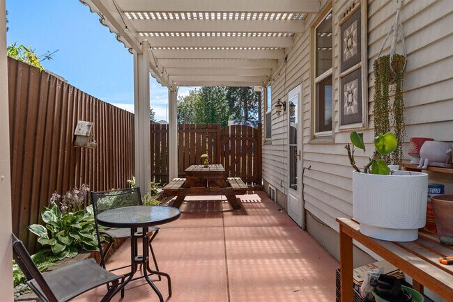 Building Photo - 2808 W Upton Ave