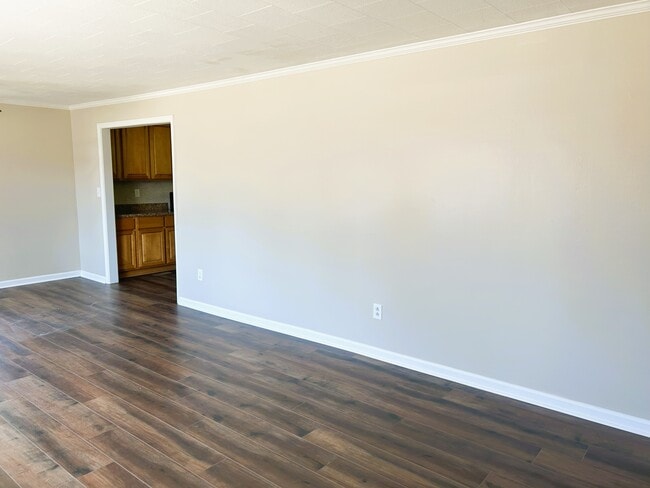 Building Photo - 133 Green Meadow Dr