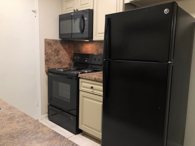 Building Photo - 615SB