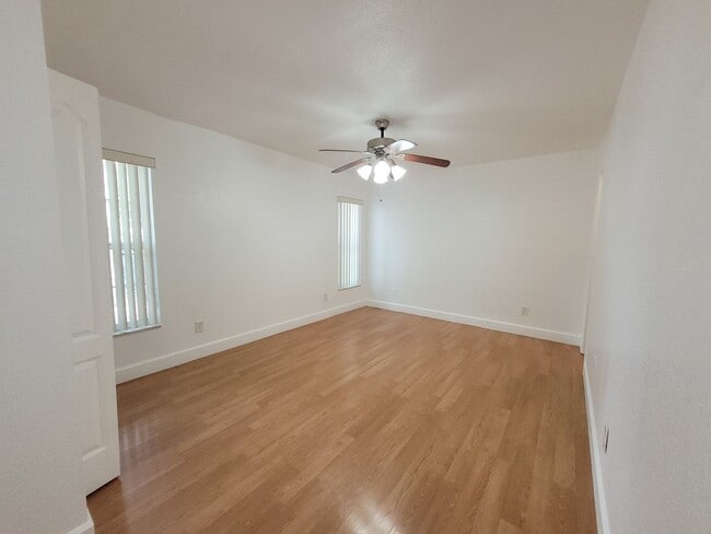 Building Photo - 10 Winding Ridge Rd