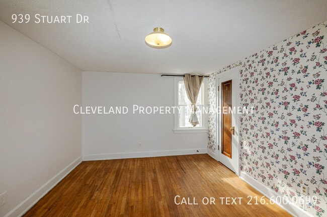 Building Photo - 939 Stuart Dr