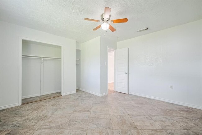 Building Photo - 227 N Austin Dr