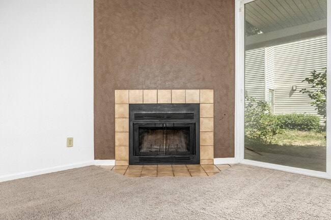Building Photo - Updated and Stylish 1BDR/1BTH in the Eleve...