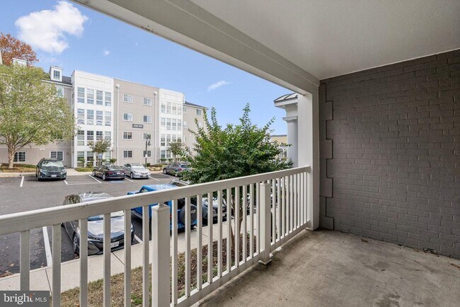 Building Photo - 4149 S Four Mile Run Dr