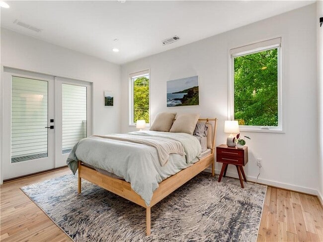 Building Photo - 520 Wabash Ave NE