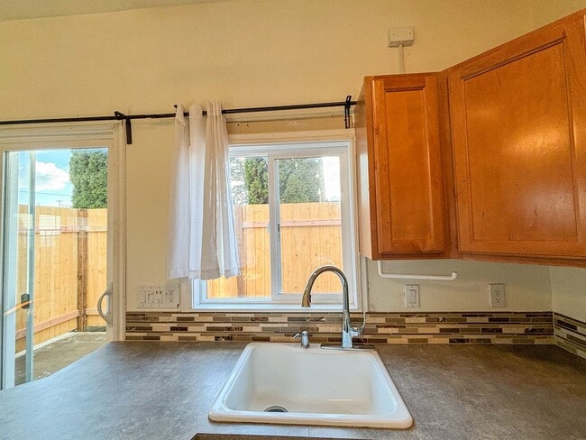 Building Photo - Charming 1-bedroom, 1-bathroom house