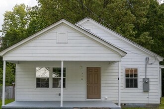 Building Photo - 516 North Dr