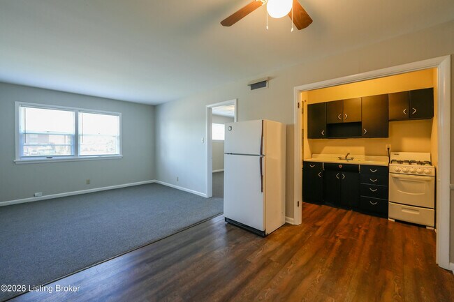 Building Photo - 2220 Heather Ln