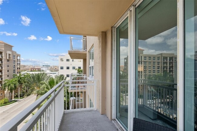 Building Photo - 2665 SW 37th Ave