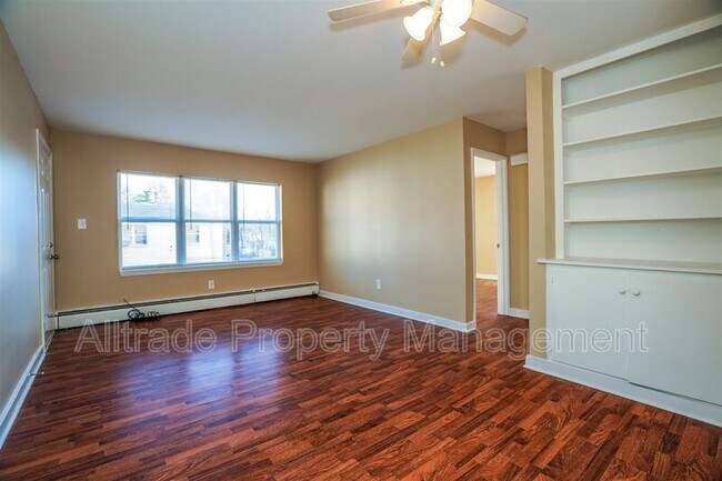 Building Photo - 1443 Nightingale Rd