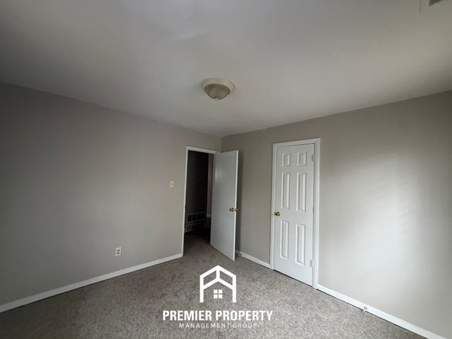 Building Photo - Cozy 3BR Memphis Home with Fenced Yard, Bright Living Space & Convenient Layout