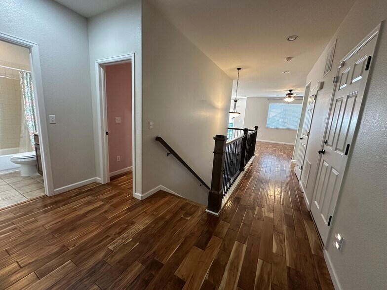 Building Photo - 8238 Hollygrape Ln