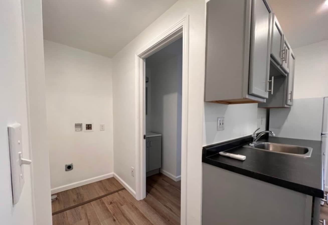 Building Photo - 947 Woodmere Ave