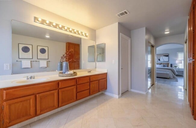 Building Photo - 2441 Johns Way