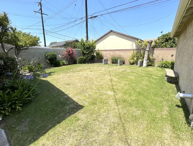 Building Photo - 3 bedroom immaculate home in Southwest Tor...