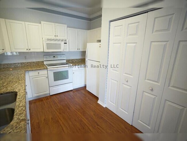 Building Photo - Beach Walk Condo | 2BR/2BA with Bay Views