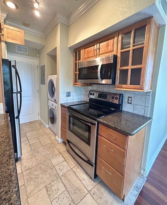 Building Photo - 1 bedroom 1 bath In the Heart of Downtown!