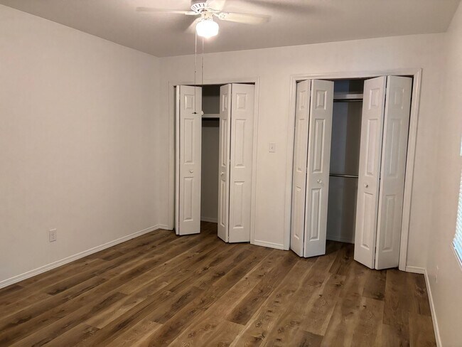 Building Photo - Country Club Duplex