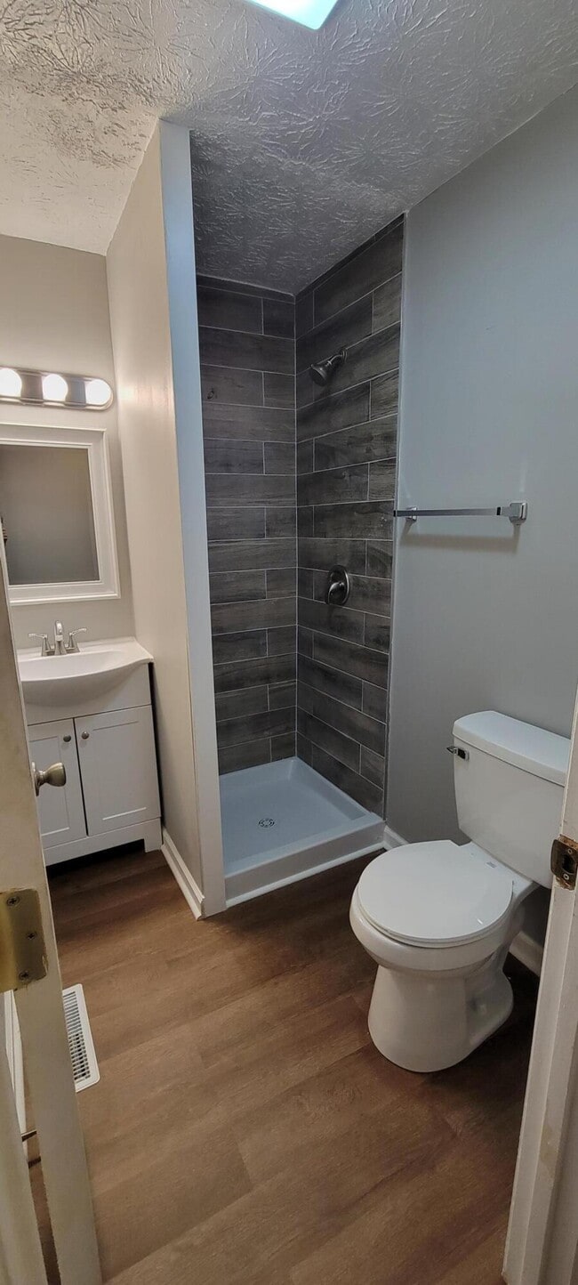 Building Photo - 909 Gregory Way