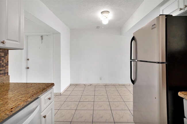 Building Photo - 1049 NW 30th Ct