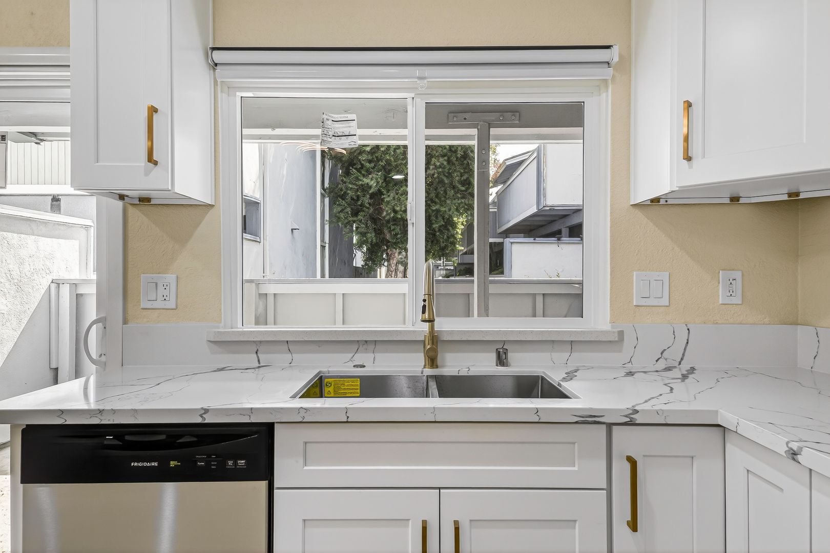 Building Photo - 1250 S Brookhurst St