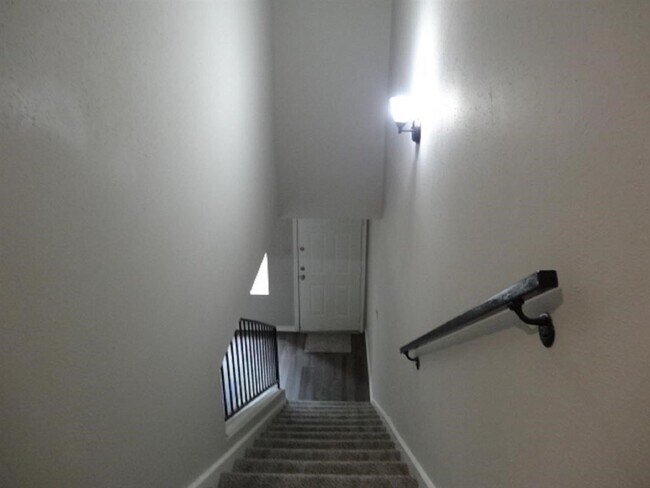 Building Photo - 15521 Weldon Dr