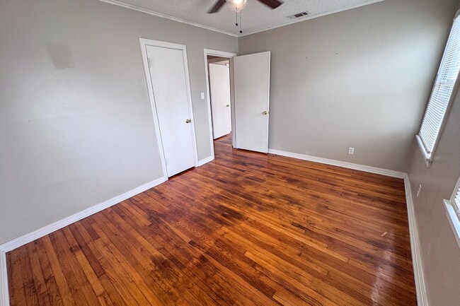 Building Photo - 408 Troutt