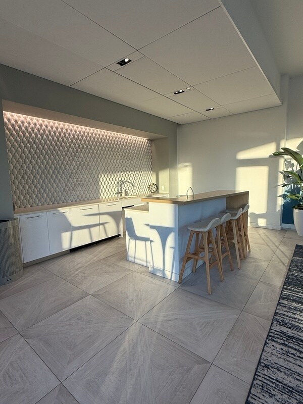 Building Photo - 11 N Green St