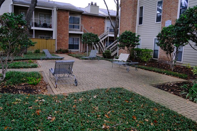 Building Photo - 2001 Bering Dr