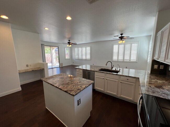 Building Photo - AVAILABLE NOW IN SEVILLE, GILBERT!!!