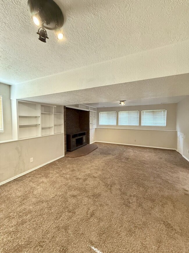Building Photo - Spacious Comfort Meets Practical Living in...