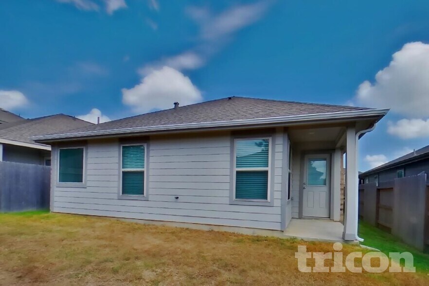 Building Photo - 212 Seven Pnes Dr