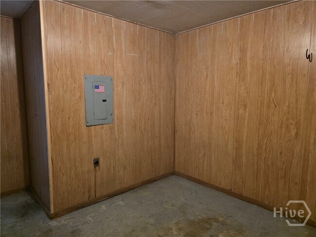 Building Photo - 405 Savannah Ave