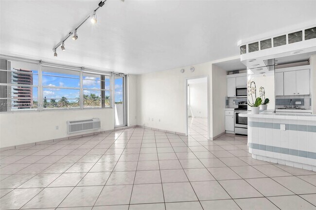Building Photo - 5313 Collins Ave