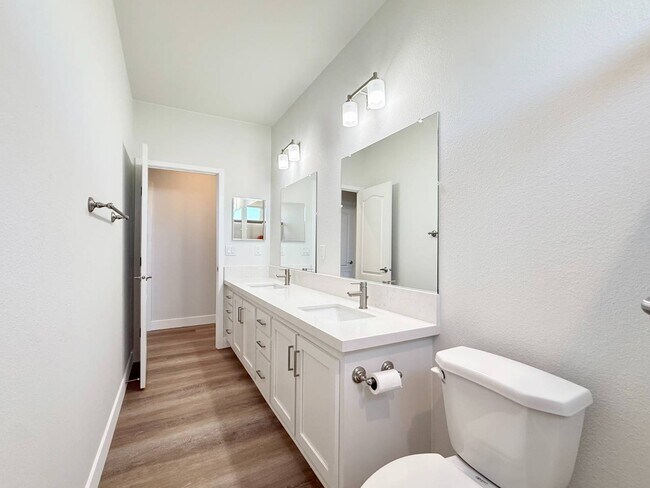 Building Photo - 11 Palm Via