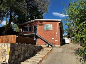 Building Photo - Newly Painted 2-Bedroom Apartment in SLC!