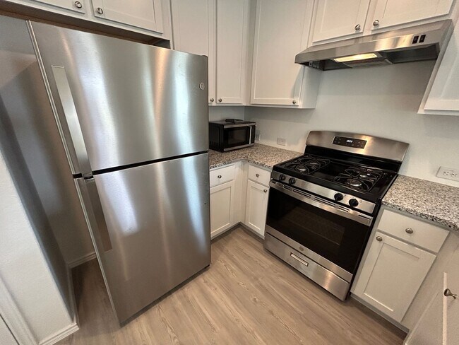 Building Photo - **APPLICATION RECEIVED** BEAUTIFUL 3 Bedroom / 2 Bath Home w/ Community Park & Pool!