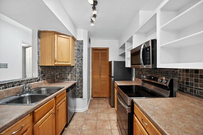 Building Photo - 2906 West Ave