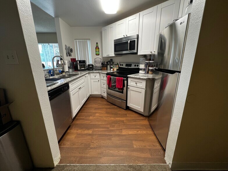 Building Photo - 7425 Charmant Dr