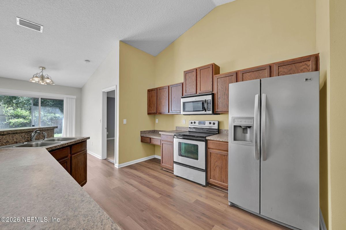 Building Photo - 10810 Stanton Hills Dr E
