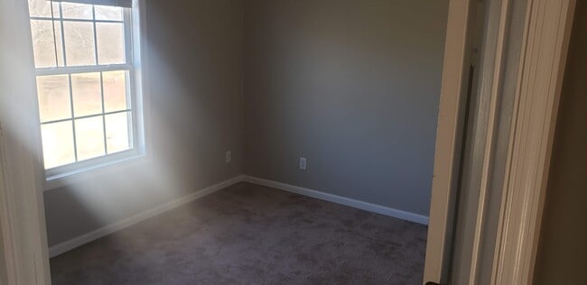 Building Photo - Unit 2